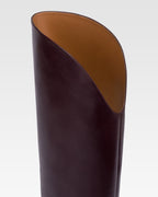 Boots in pinot noir calf leather.