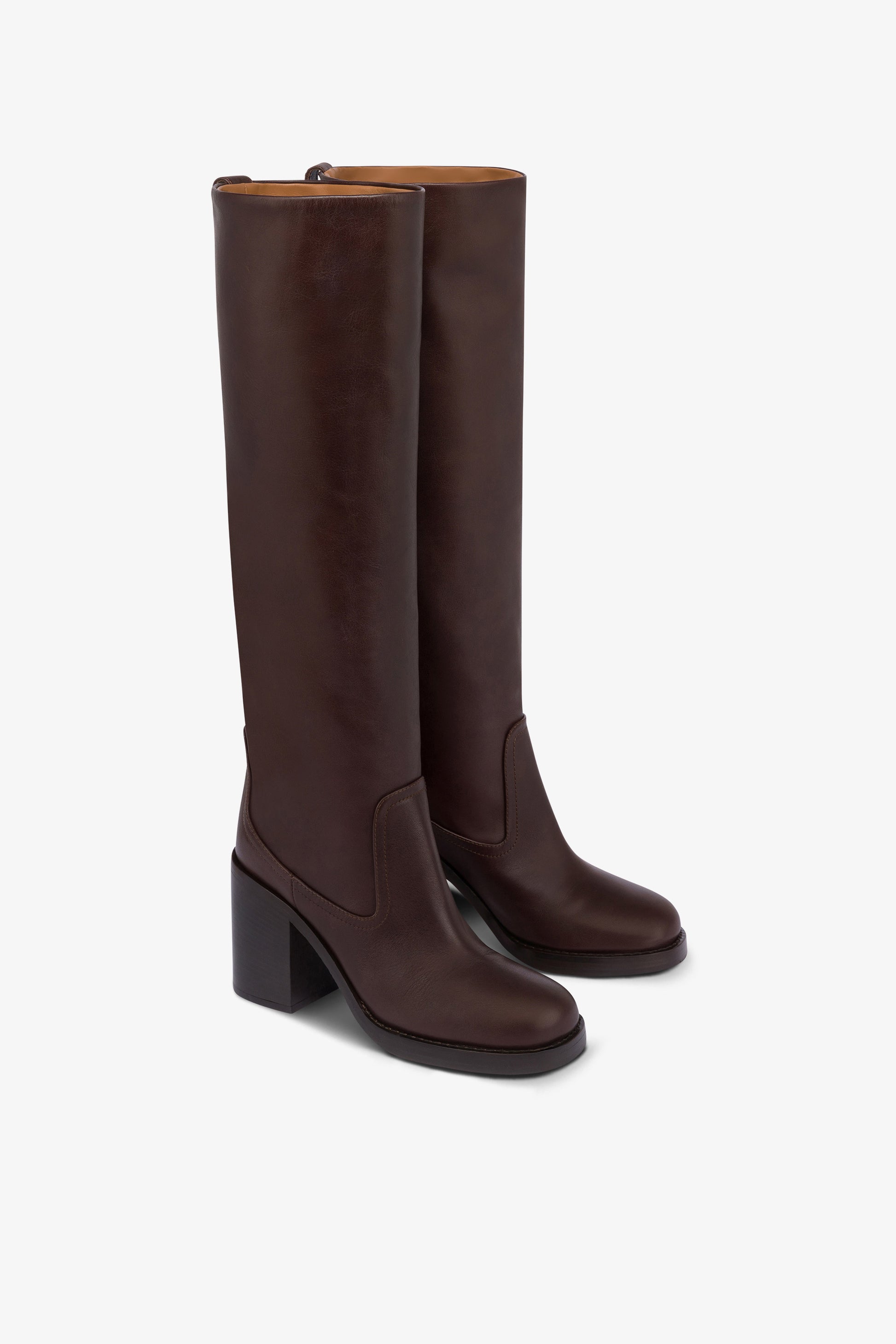 Boots in mocha leather