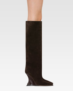 Boots in chocolate calf suede leather with lizard print leather heel