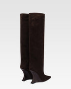 Boots in chocolate calf suede leather with lizard print leather heel