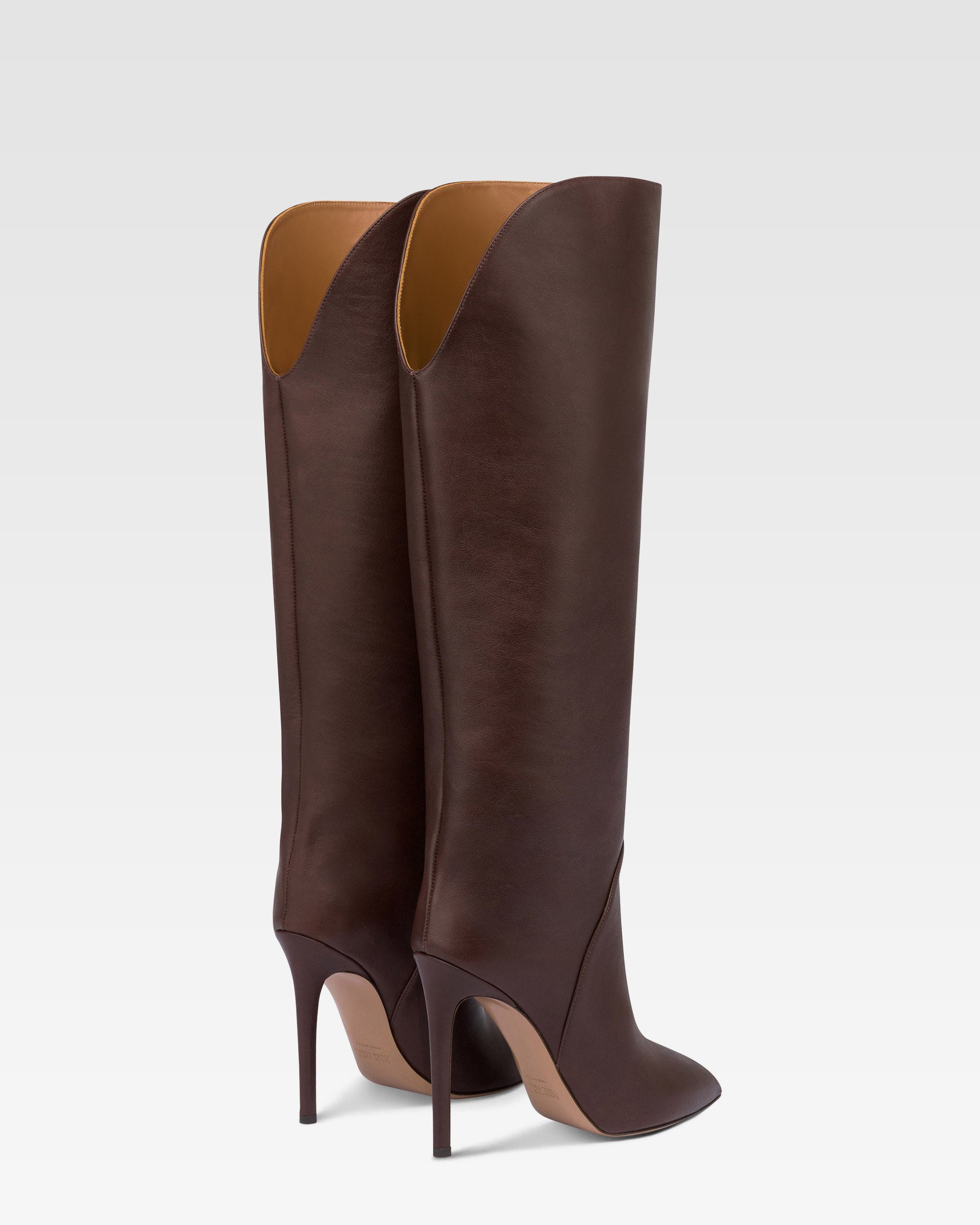 Boots in mocha leather