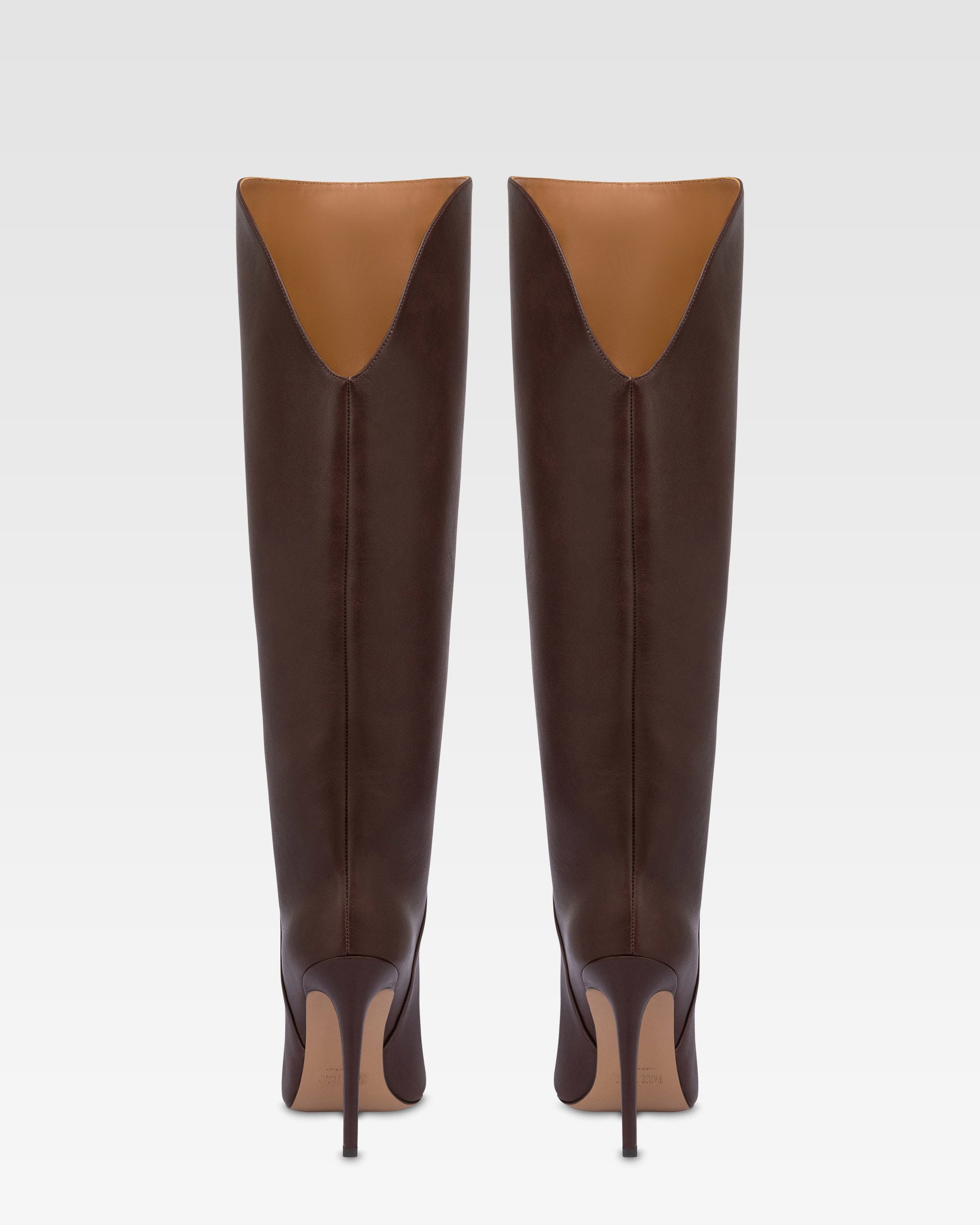 Boots in mocha leather