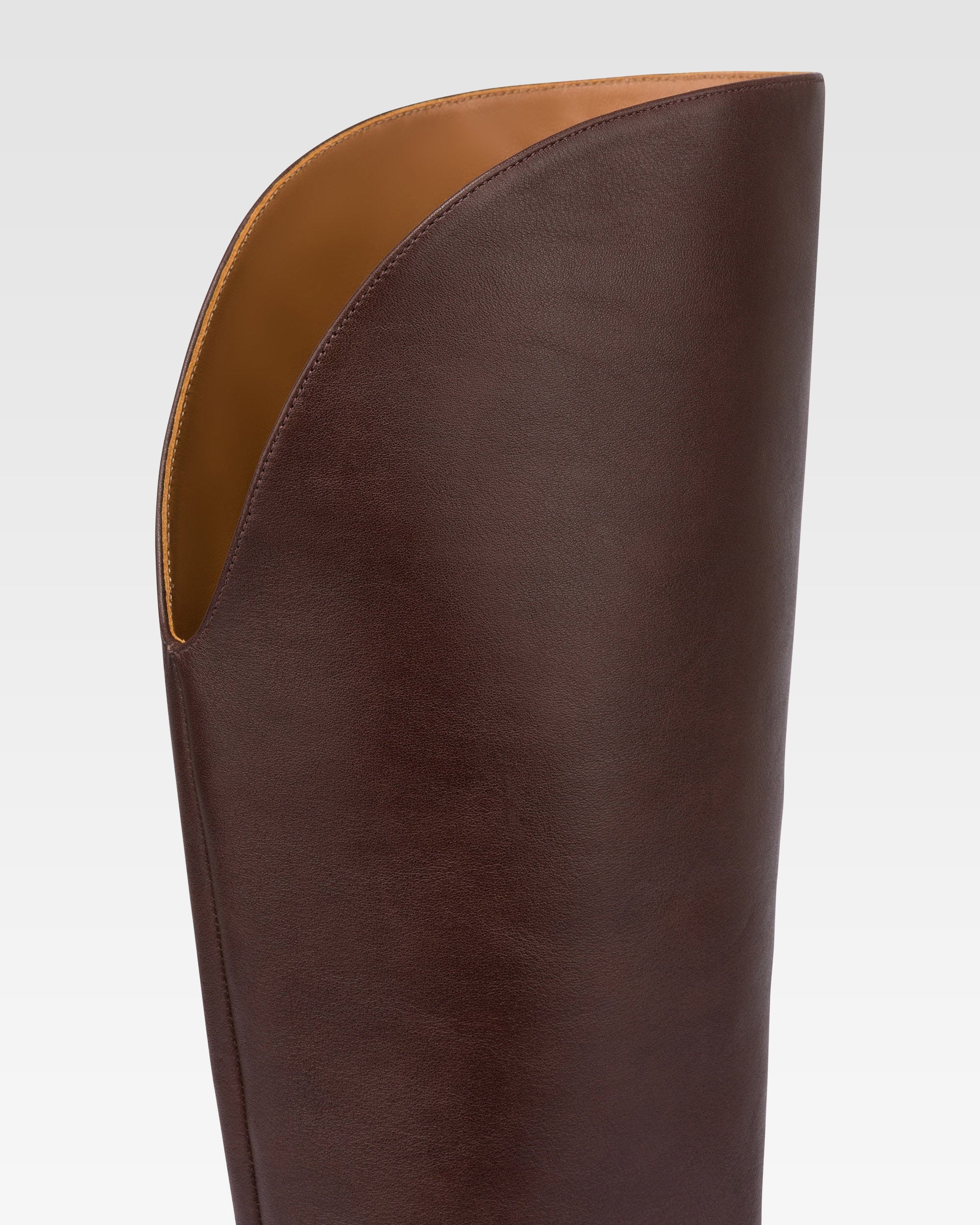 Boots in mocha leather