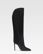 Boots in black leather