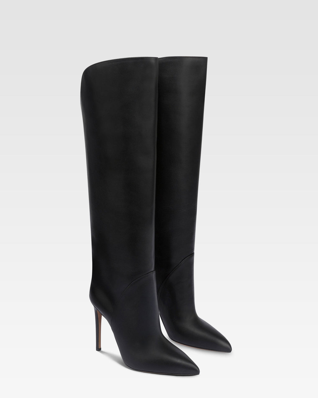 Boots in black leather