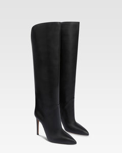 Boots in black leather