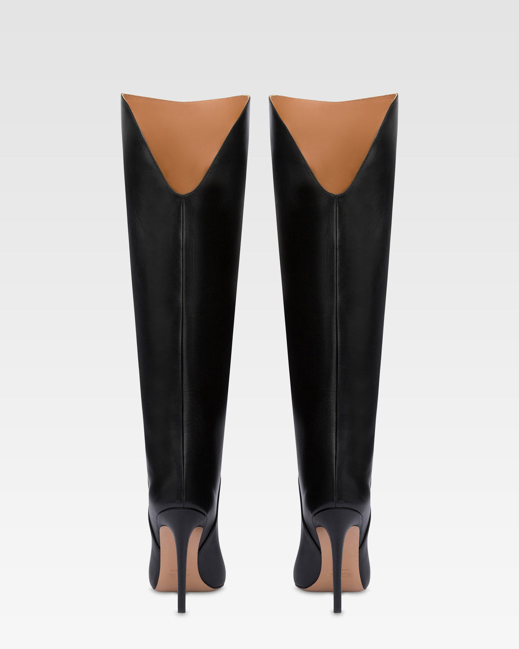 Boots in black leather