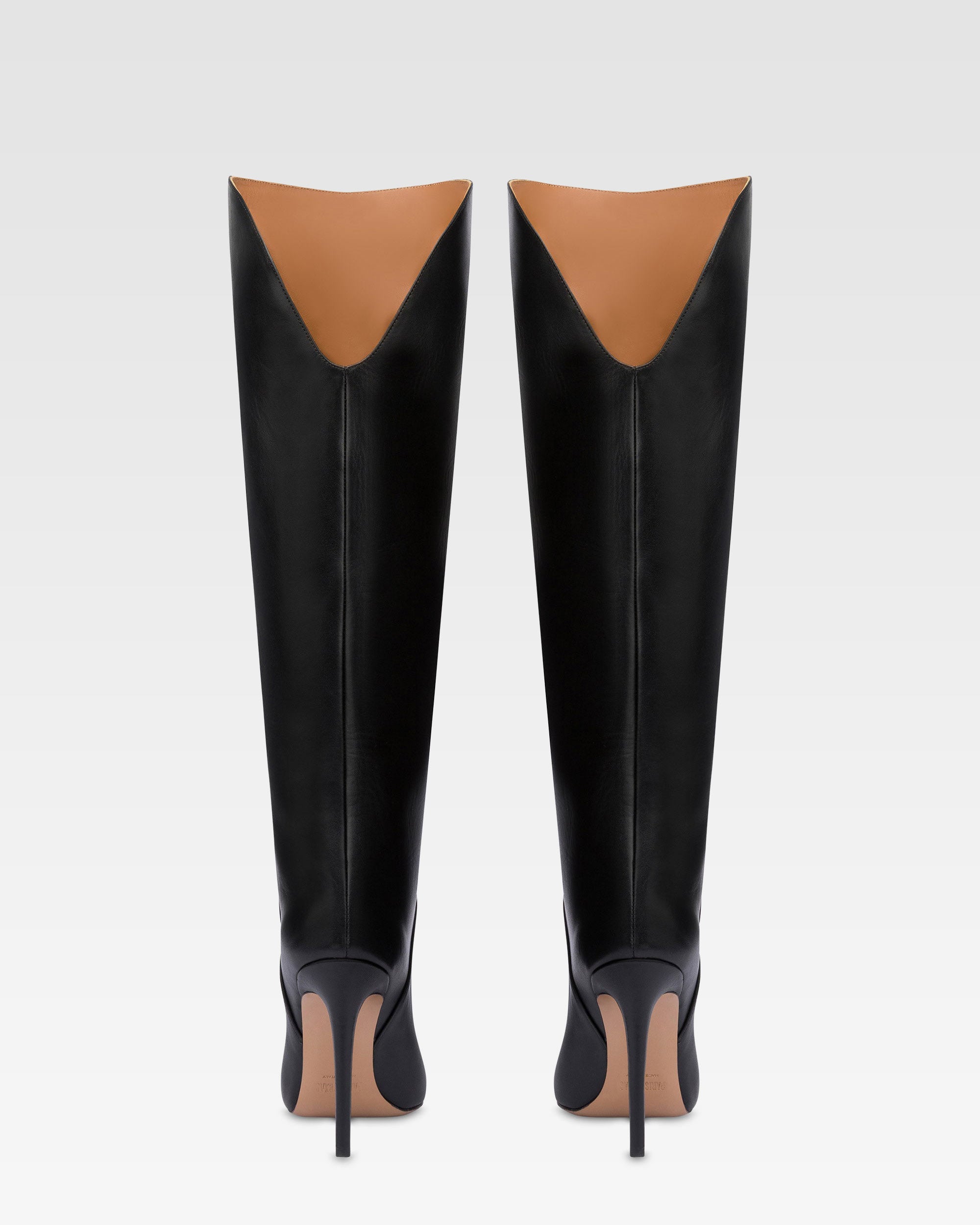 Boots in black leather