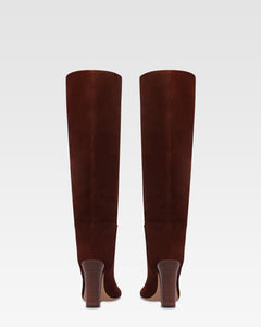 Boots in mahogany calf suede leather