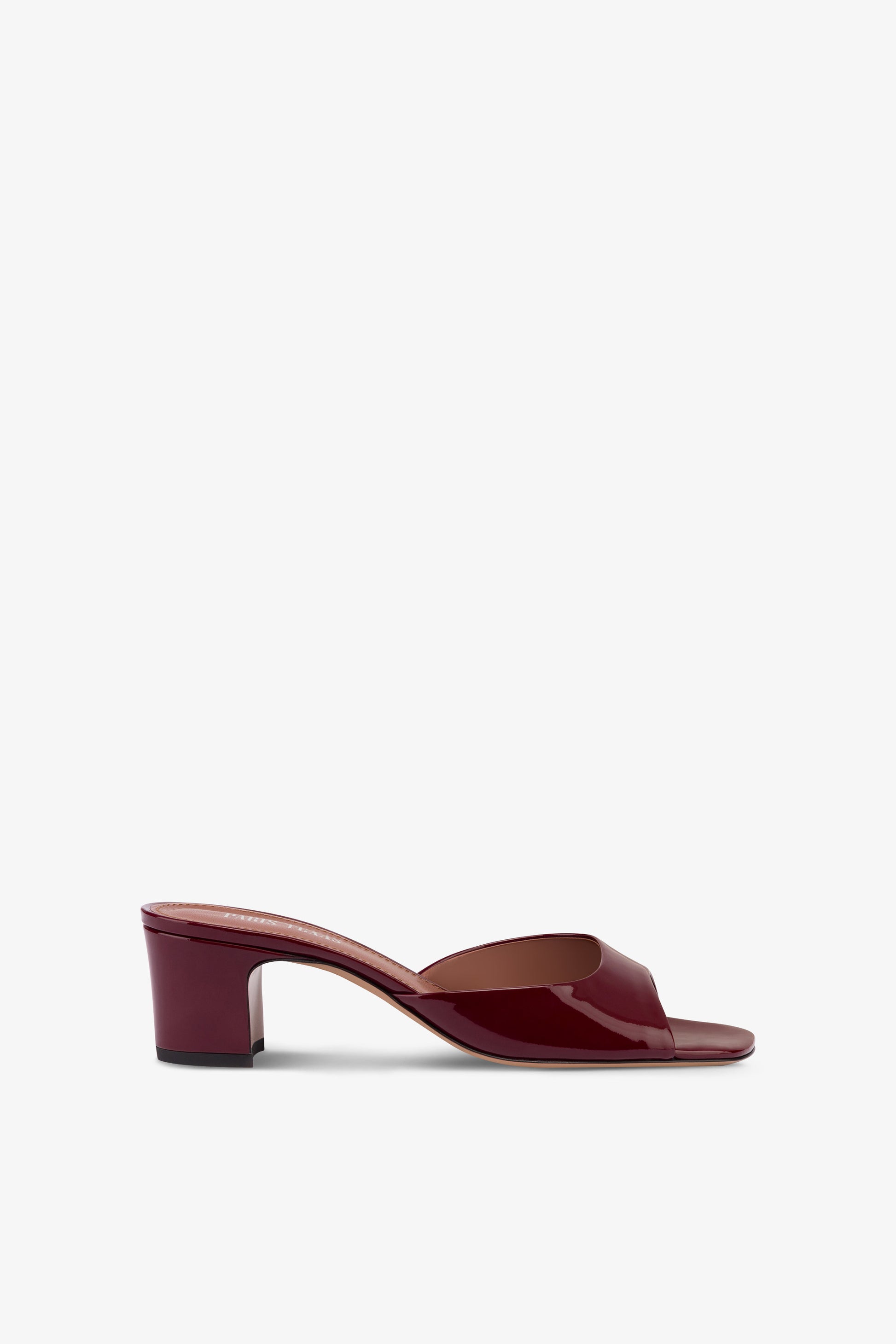 Mules in rouge noir patent leather