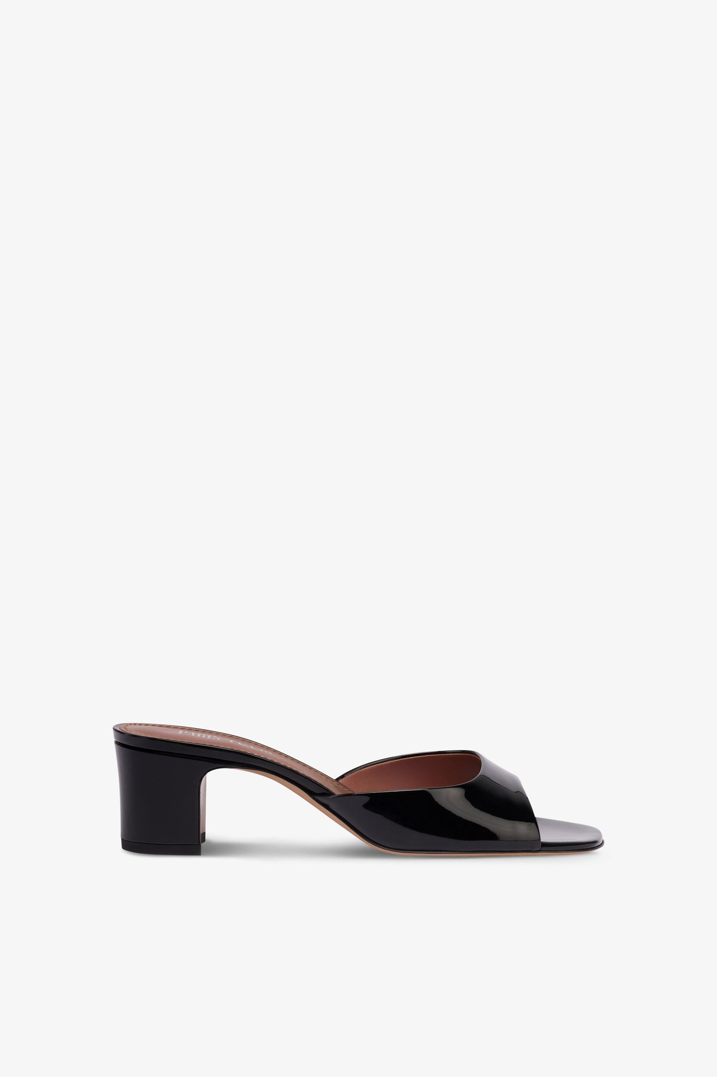 Mules in black patent leather