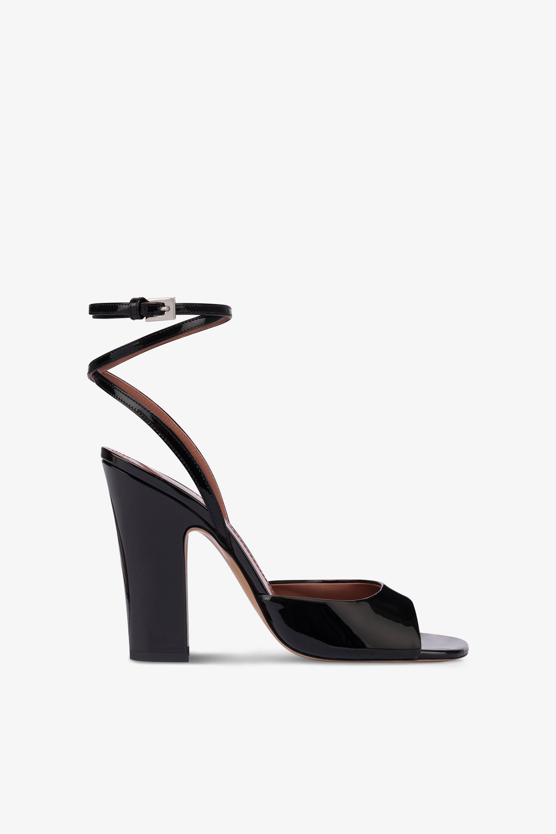 Sandals in black patent leather