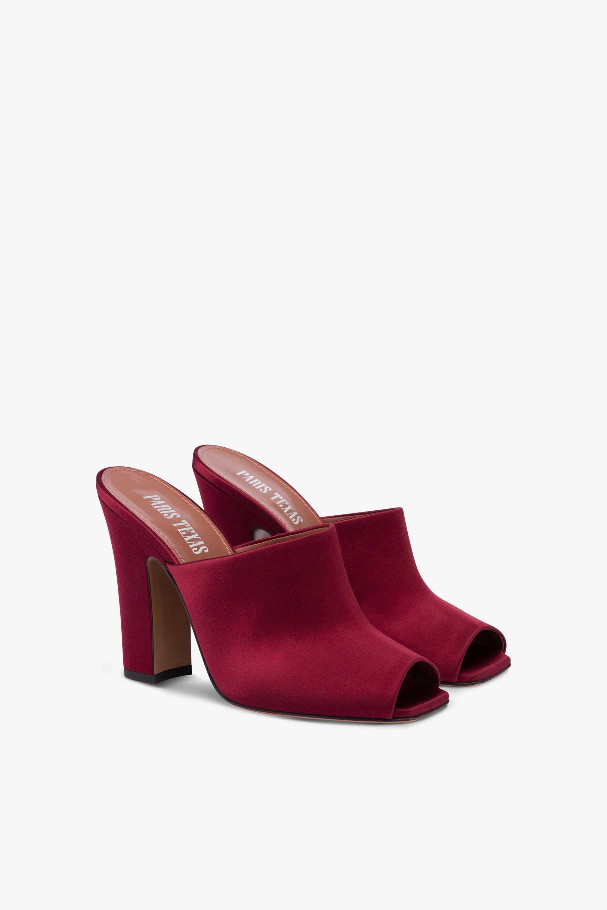 Mules in burgundy satin