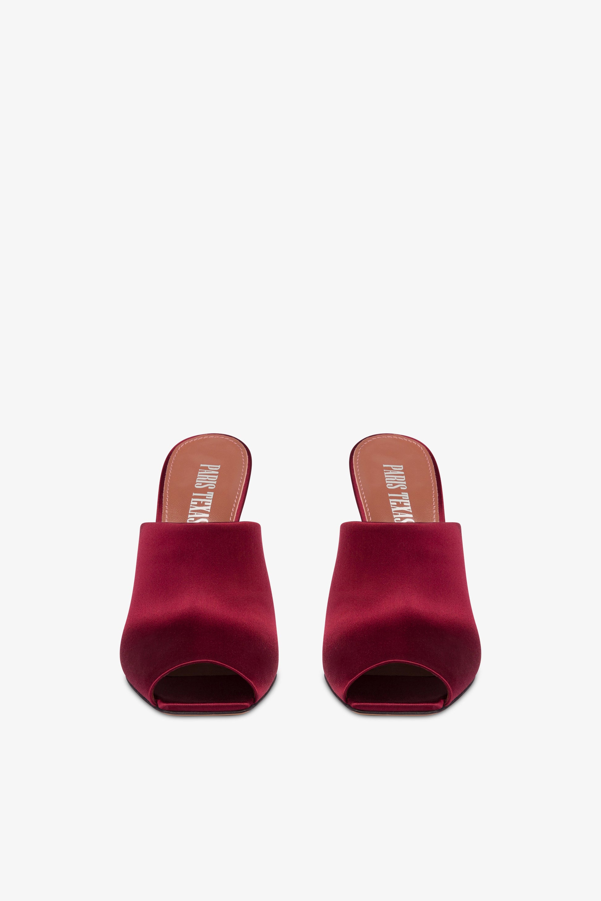 Mules in burgundy satin