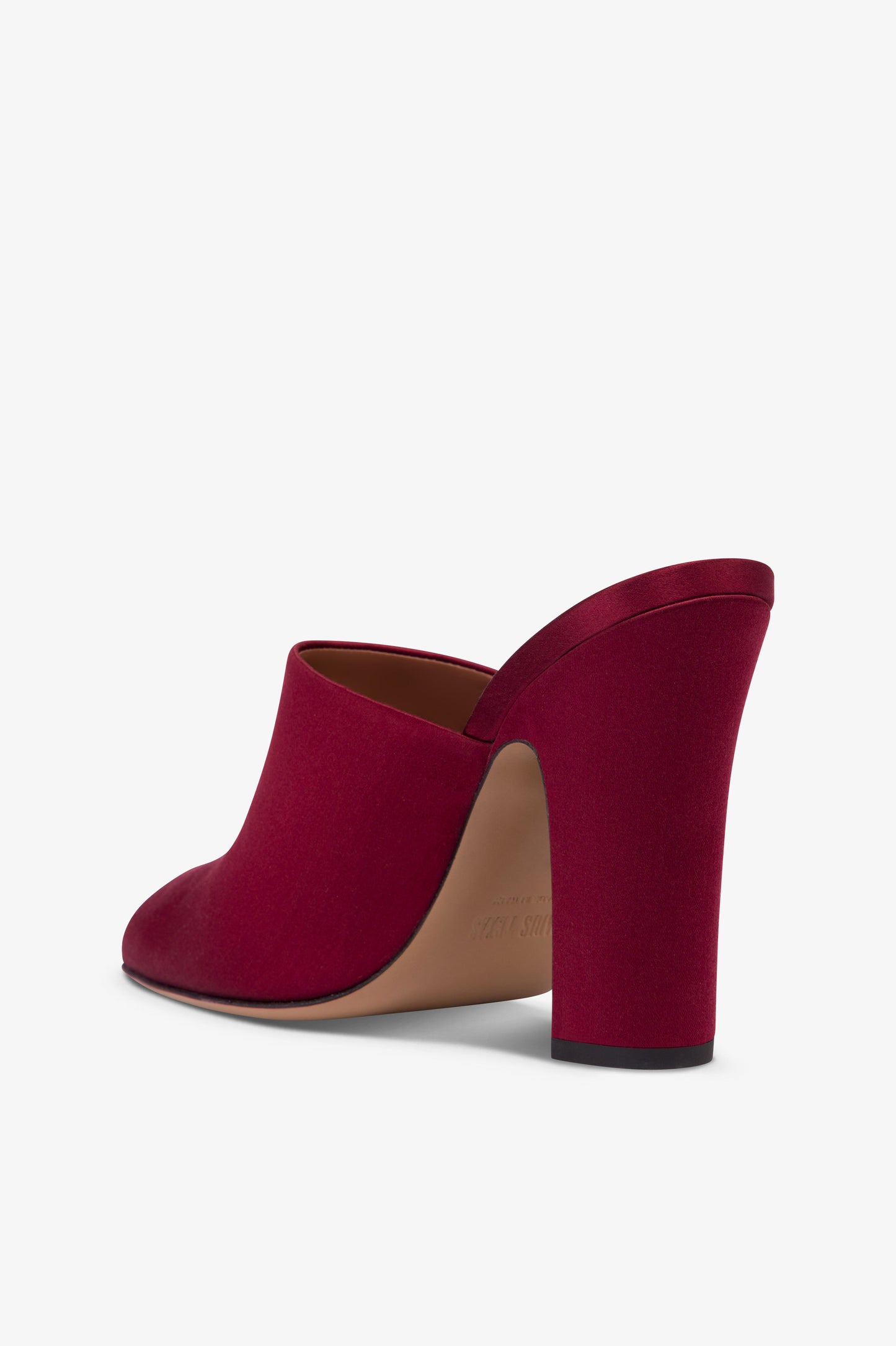 Mules in burgundy satin