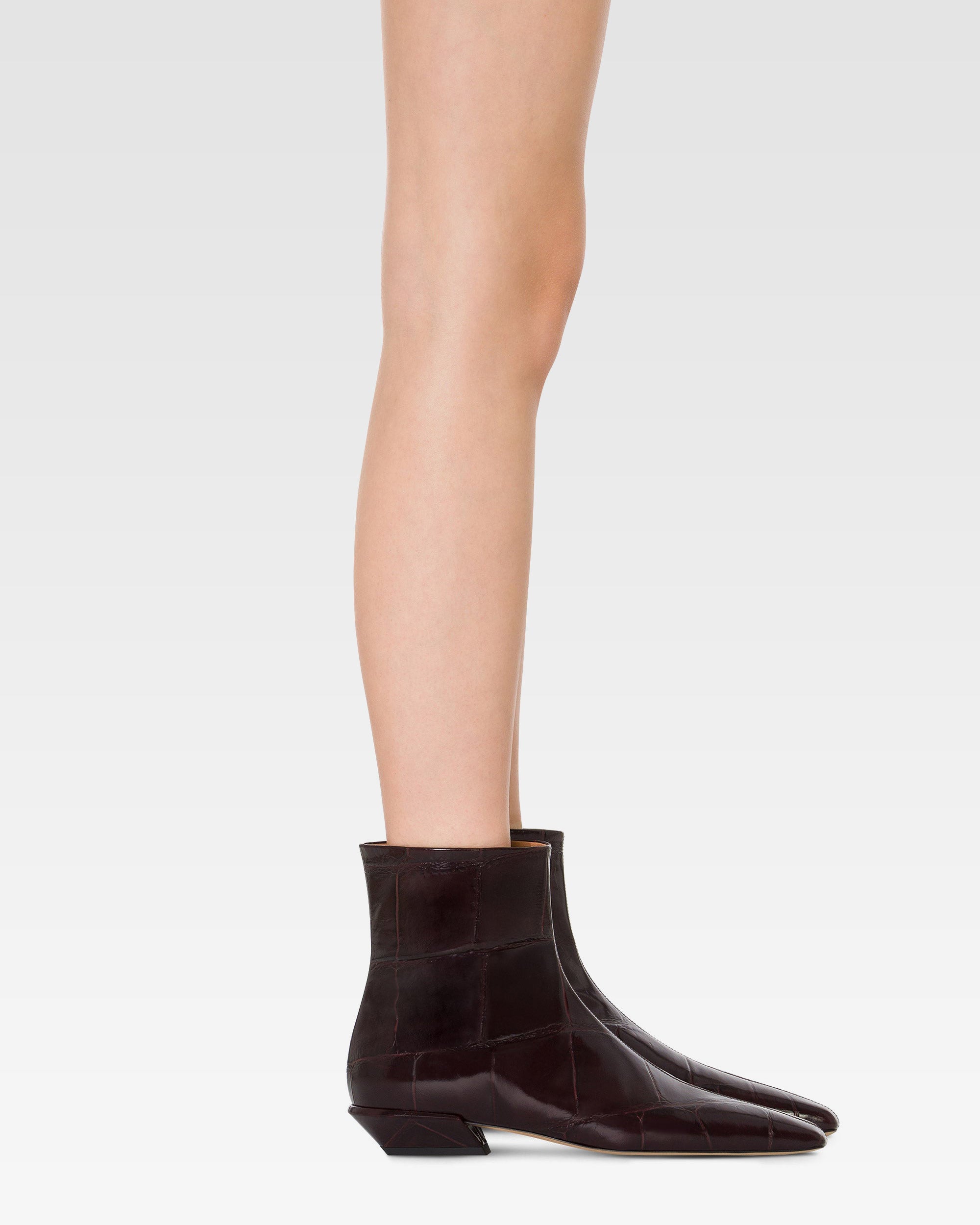 Ankle boots in rouge noir croco-embossed leather