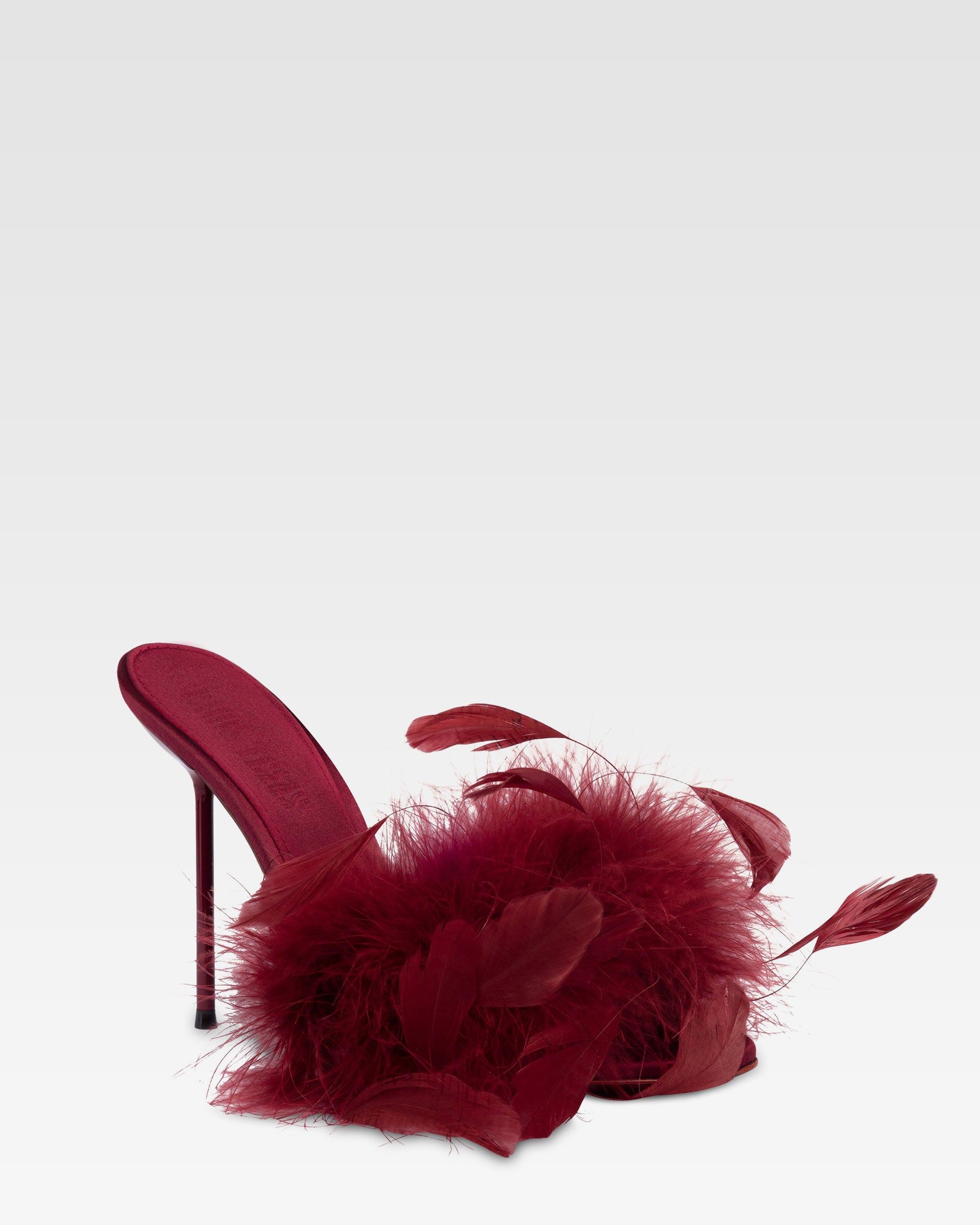Mules in satin rouge noir