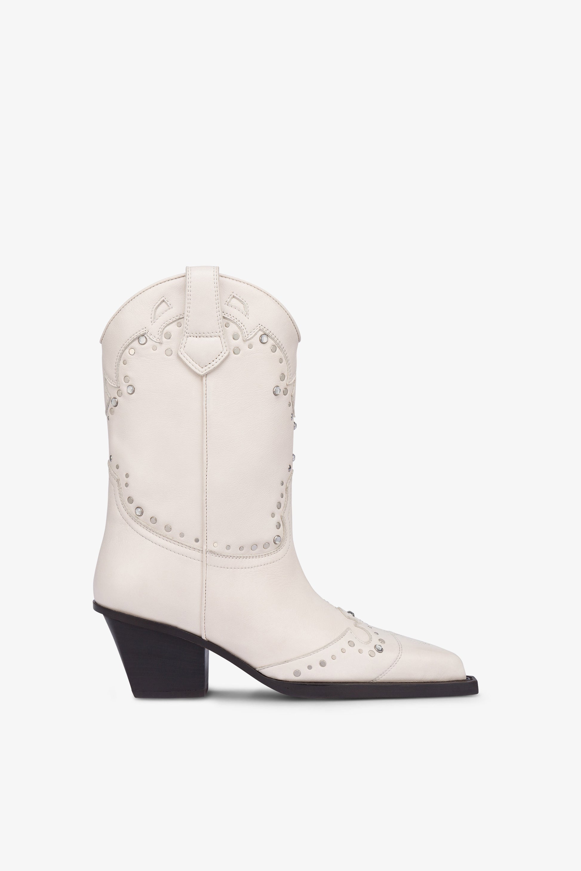 Boots in nickel-studded milk white leather