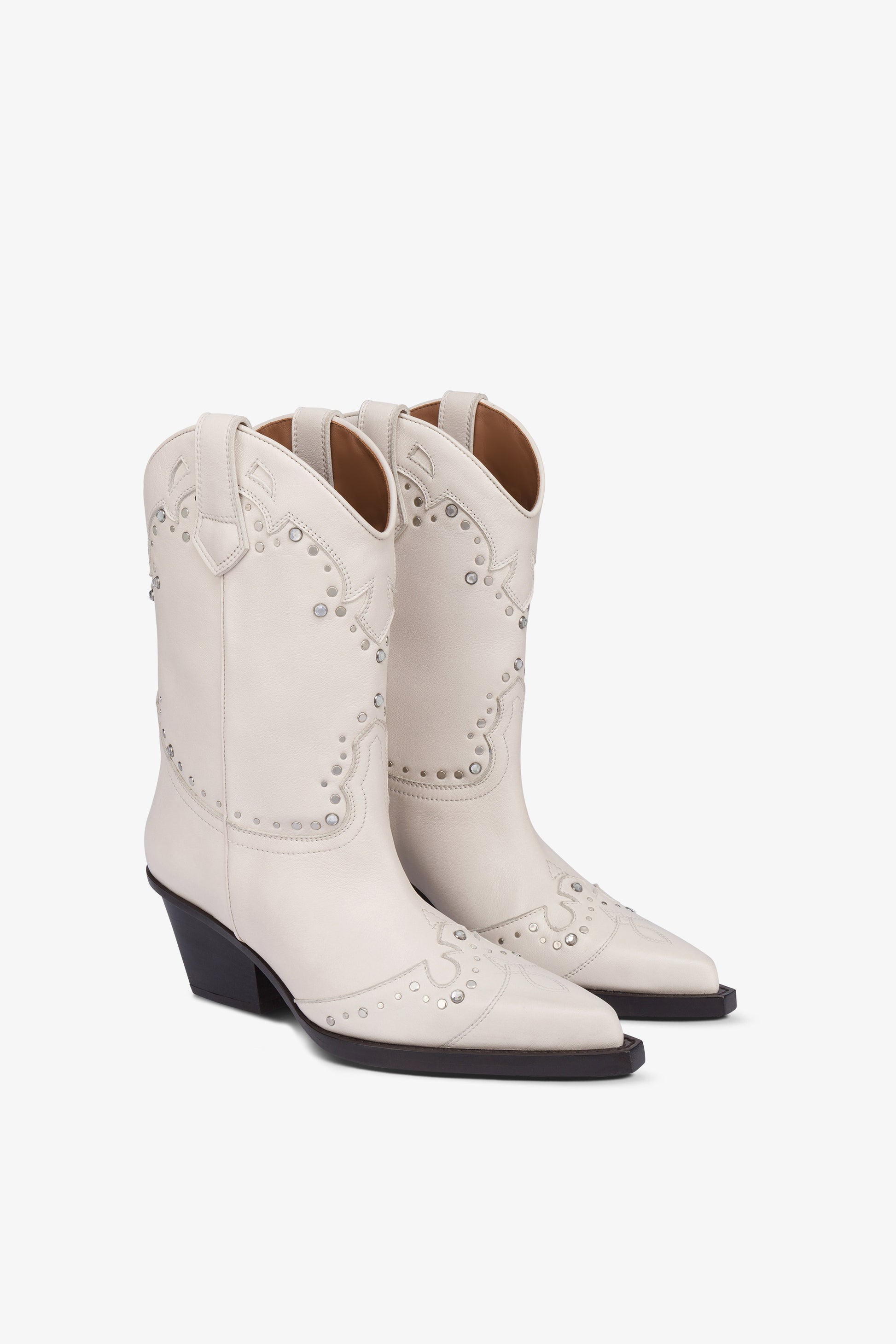 Boots in nickel-studded milk white leather