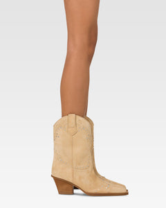 Bottes en cuir suede avec des clous argentes