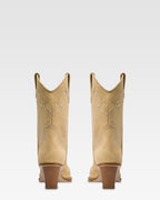 Bottes en cuir suede avec des clous argentes