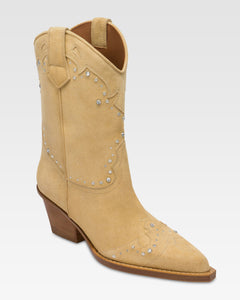 Bottes en cuir suede avec des clous argentes