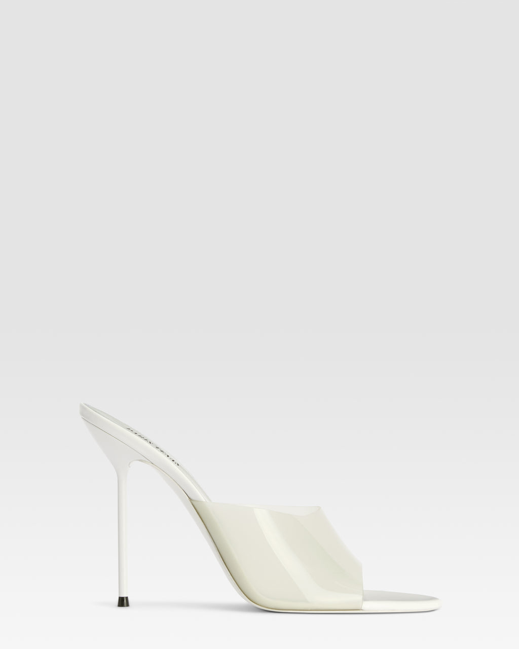 Mules in latte patent leather