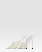 Mules in latte patent leather
