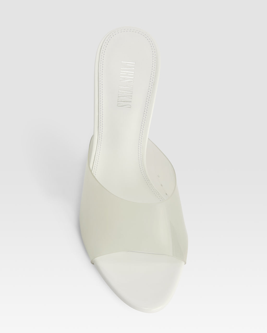 Mules in latte patent leather