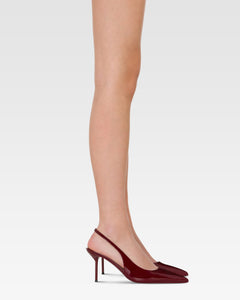 Slingbacks in rouge noir patent leather