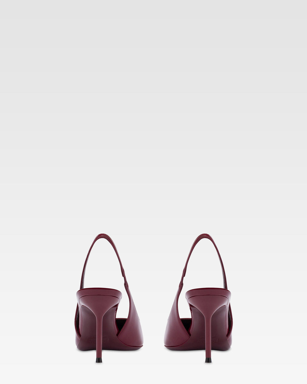 Slingbacks in rouge noir patent leather