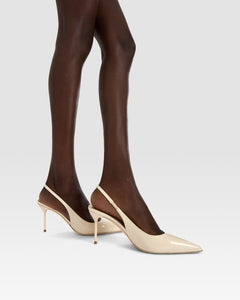 Slingbacks in ivory patent leather
