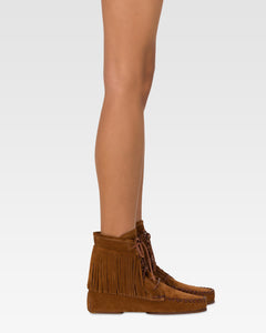 Boots in cognac suede leather