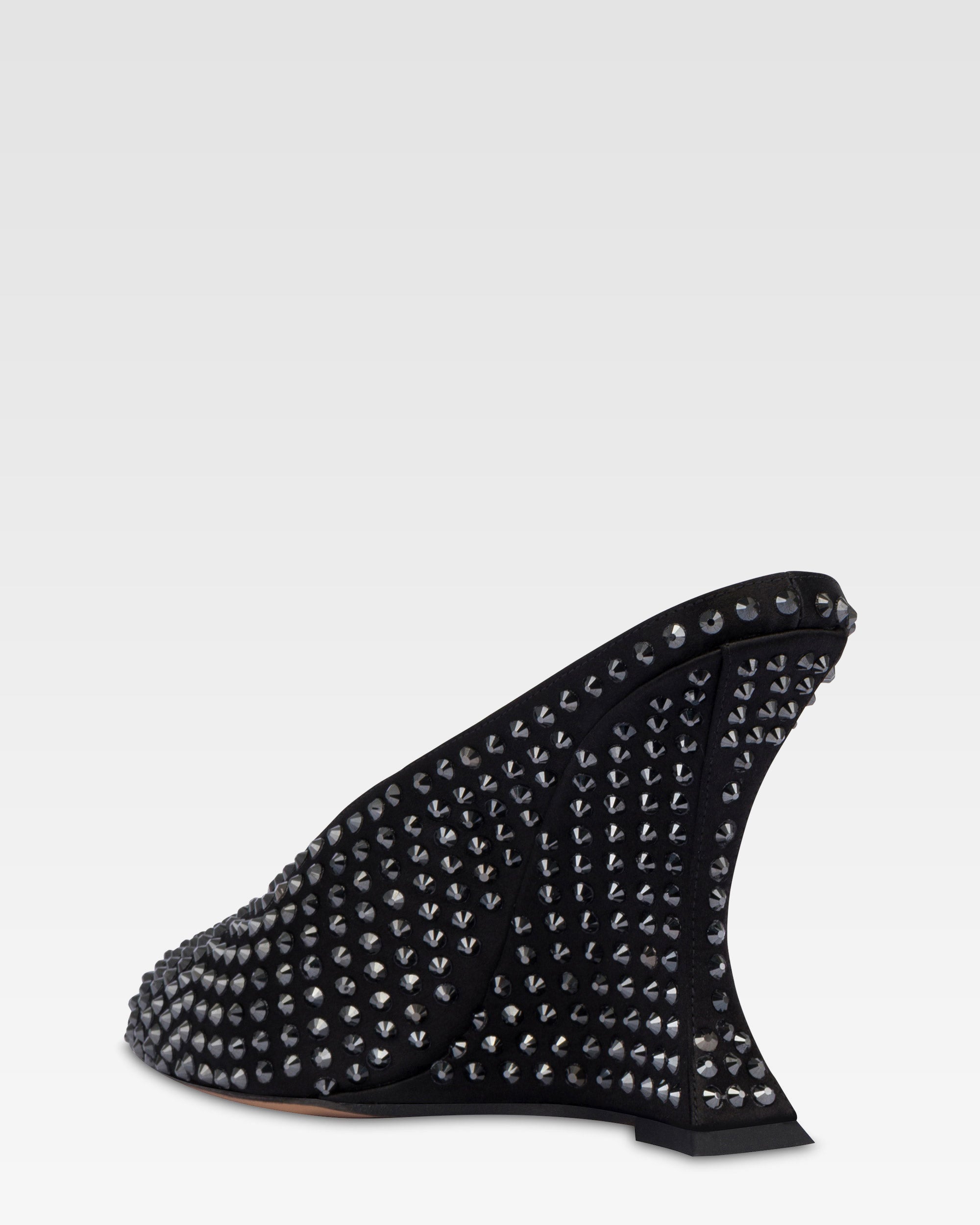 Sabots in raso nero con cristalli