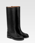 Boots in black calf leather