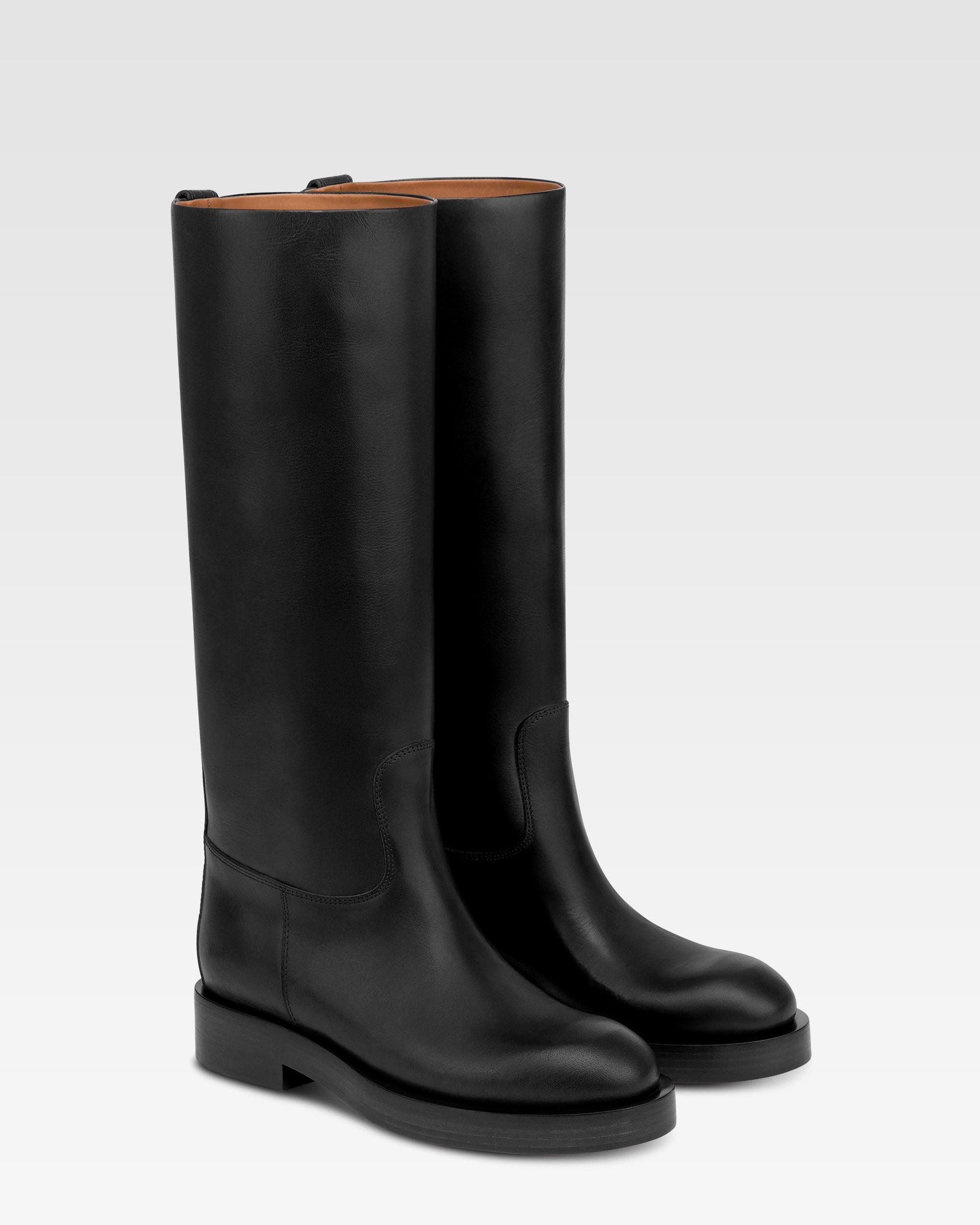 Boots in black calf leather