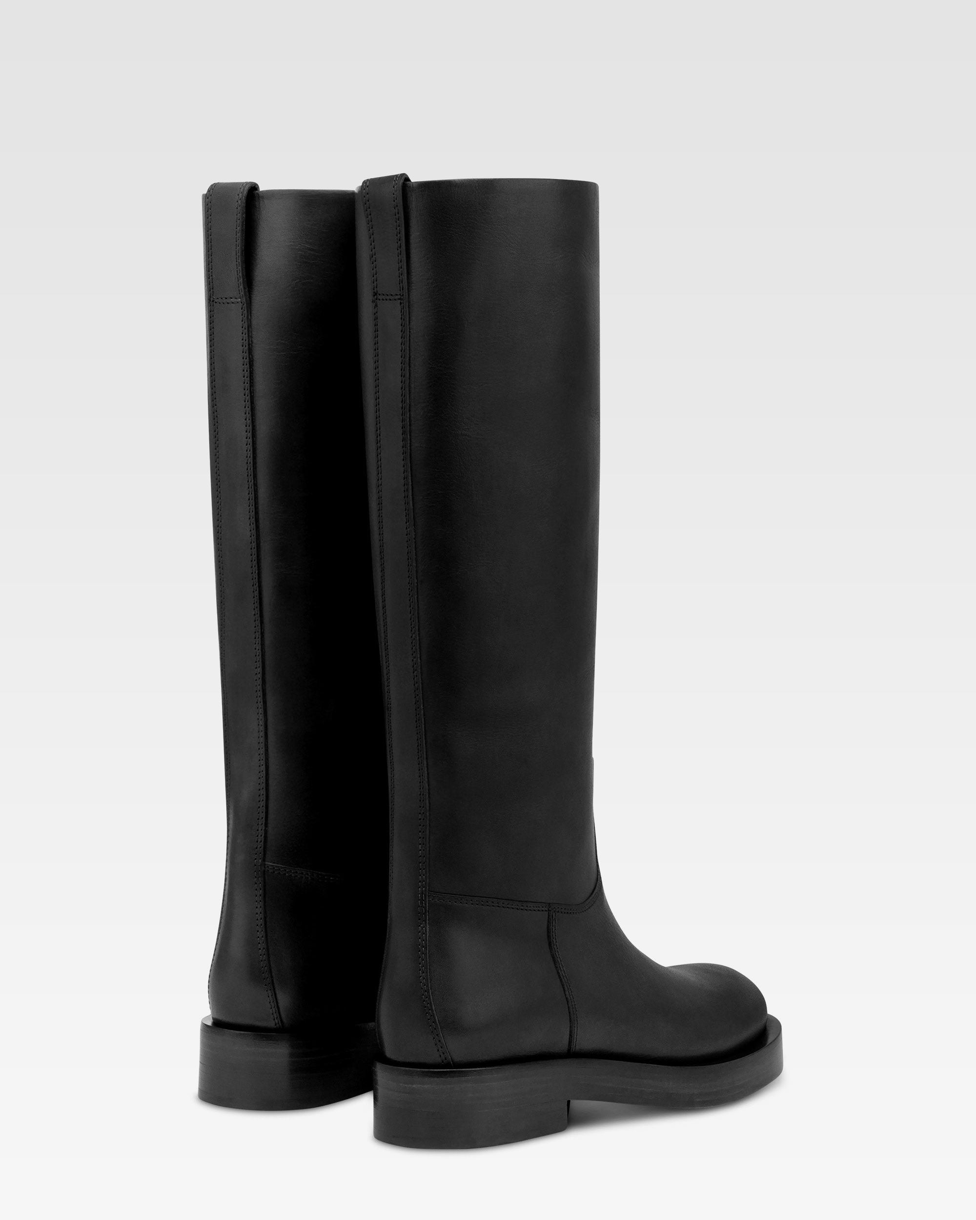 Boots in black calf leather