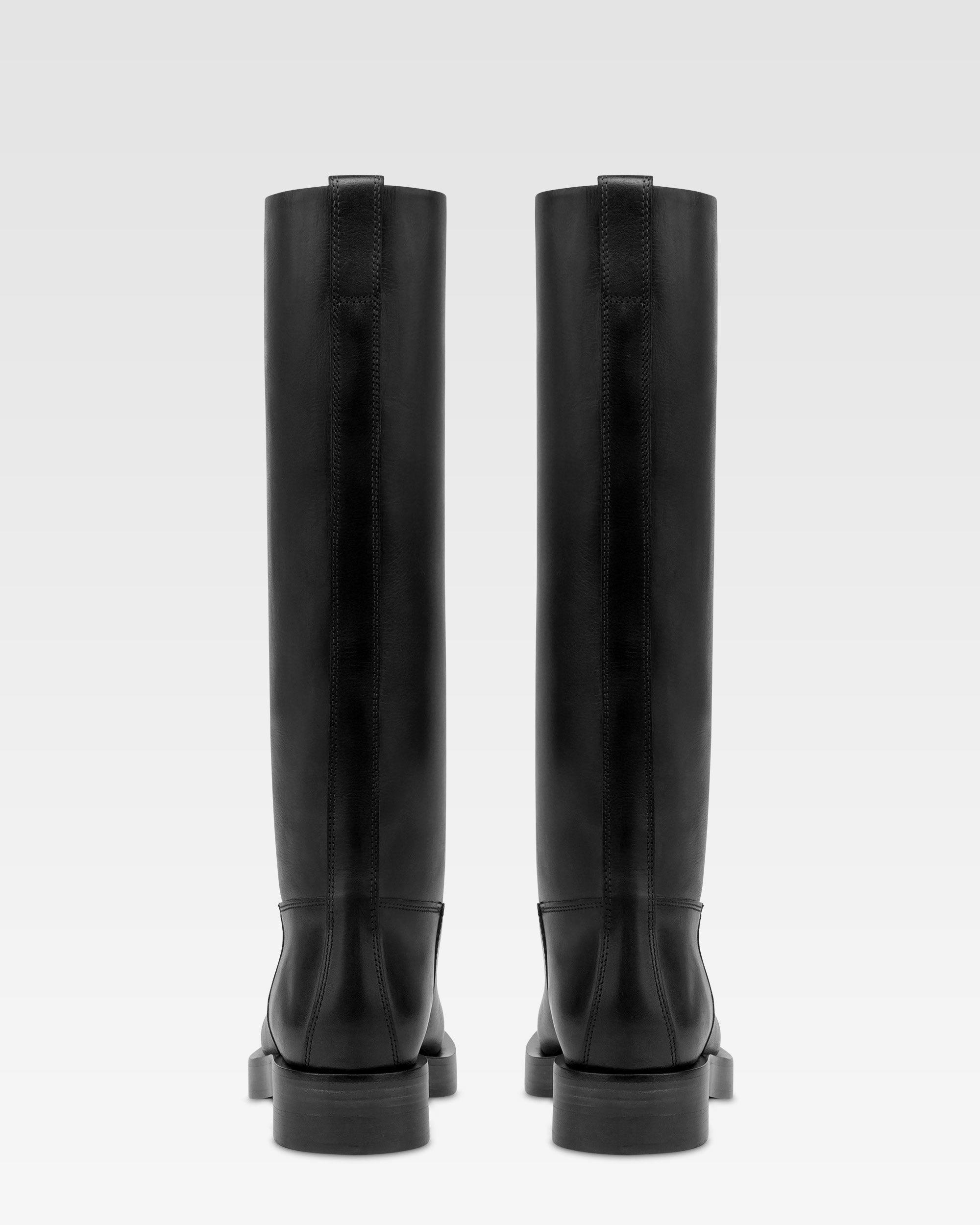 Boots in black calf leather