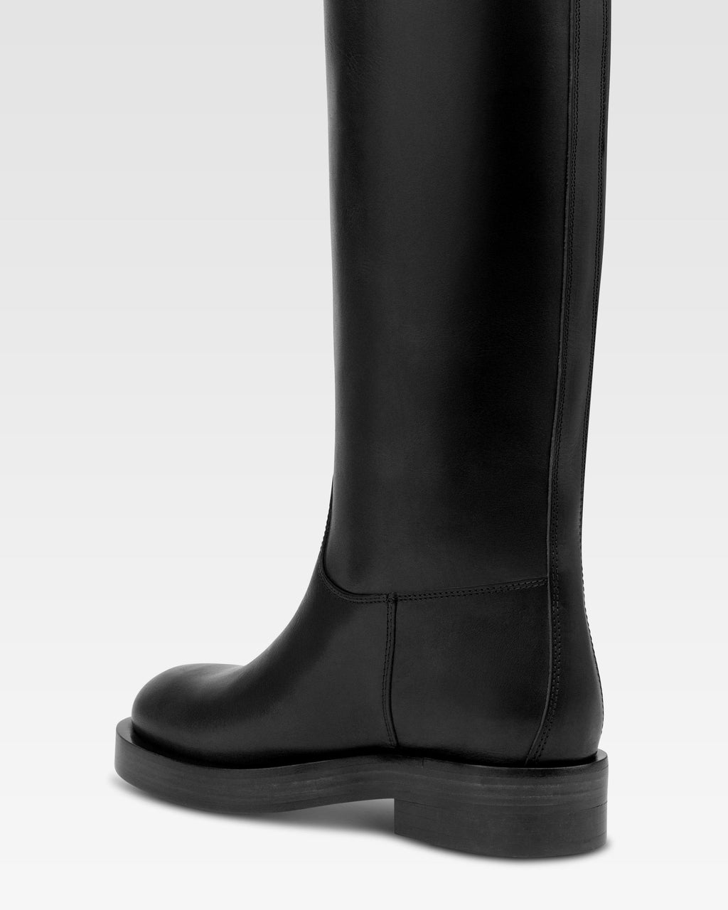 Boots in black calf leather