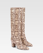 Stiefel aus weissem und dunkelbraunem Leder mit Python-Print