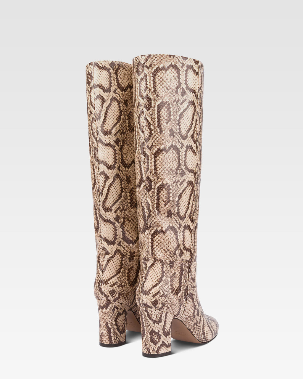 Stiefel aus weissem und dunkelbraunem Leder mit Python-Print
