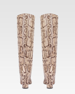 Stiefel aus weissem und dunkelbraunem Leder mit Python-Print