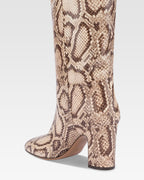 Stiefel aus weissem und dunkelbraunem Leder mit Python-Print