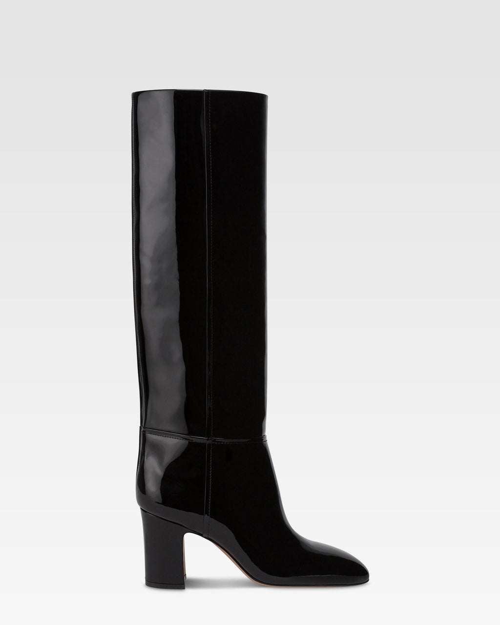 Stiefel aus schwarzem Lackleder.