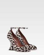 Pumps in cavallino stampato bianco e marrone scuro