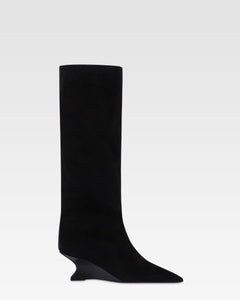 Botas en ante de becerro color negro con tacon de piel de lagarto