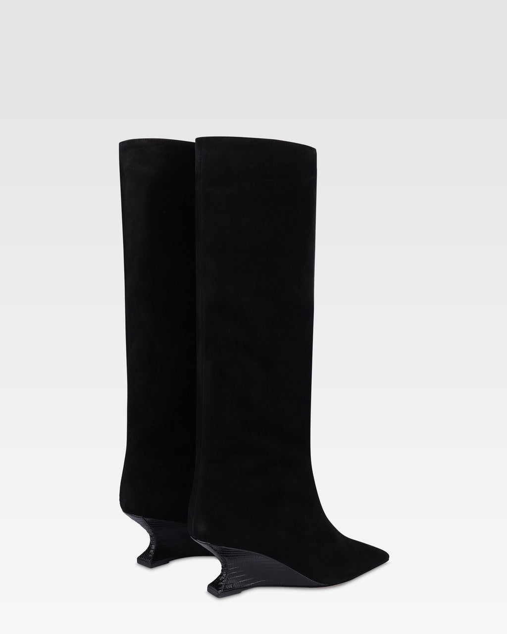 Botas en ante de becerro color negro con tacon de piel de lagarto