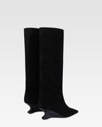 Botas en ante de becerro color negro con tacon de piel de lagarto