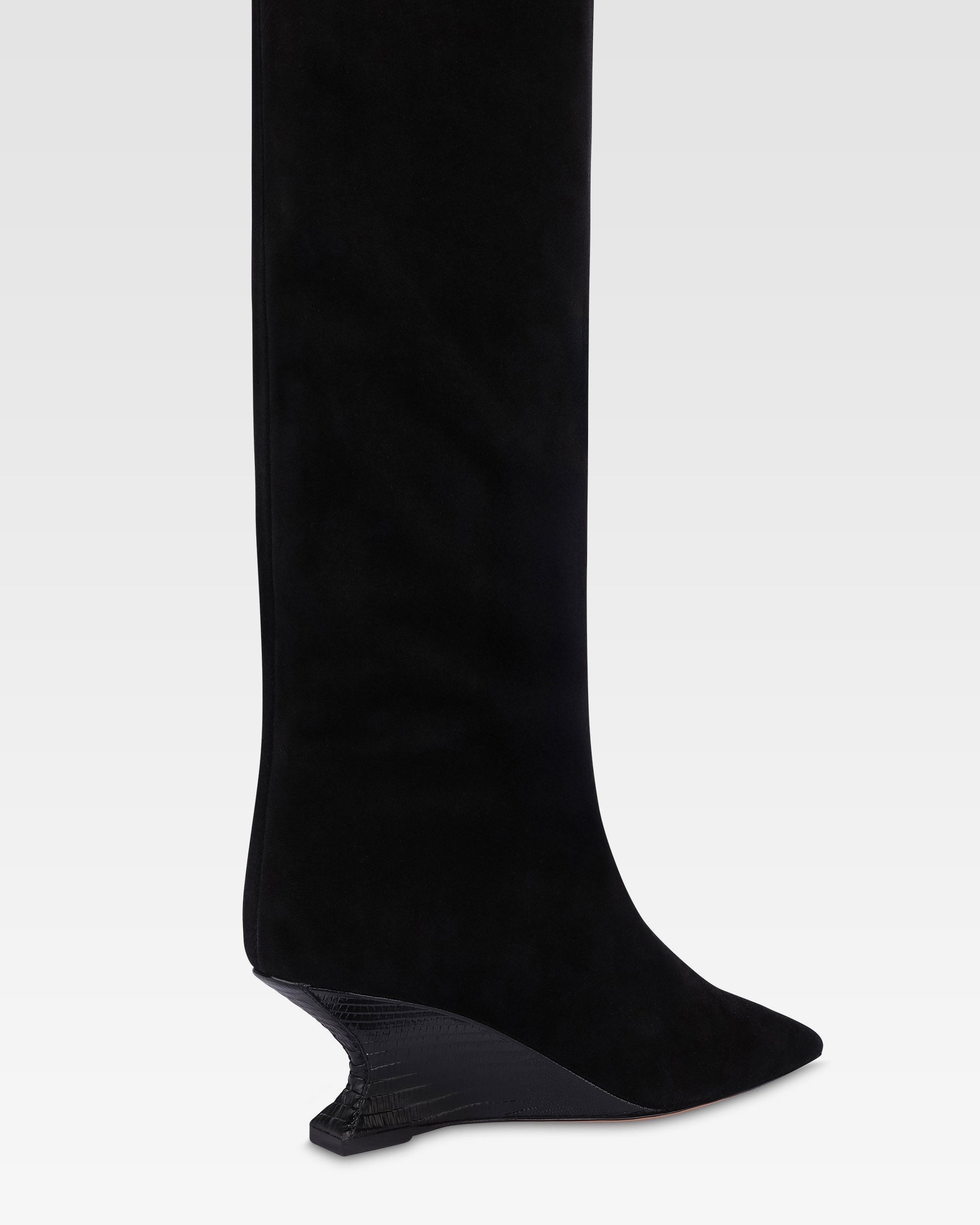 Stivali in pelle scamosciata nera con tacco stampa lizard