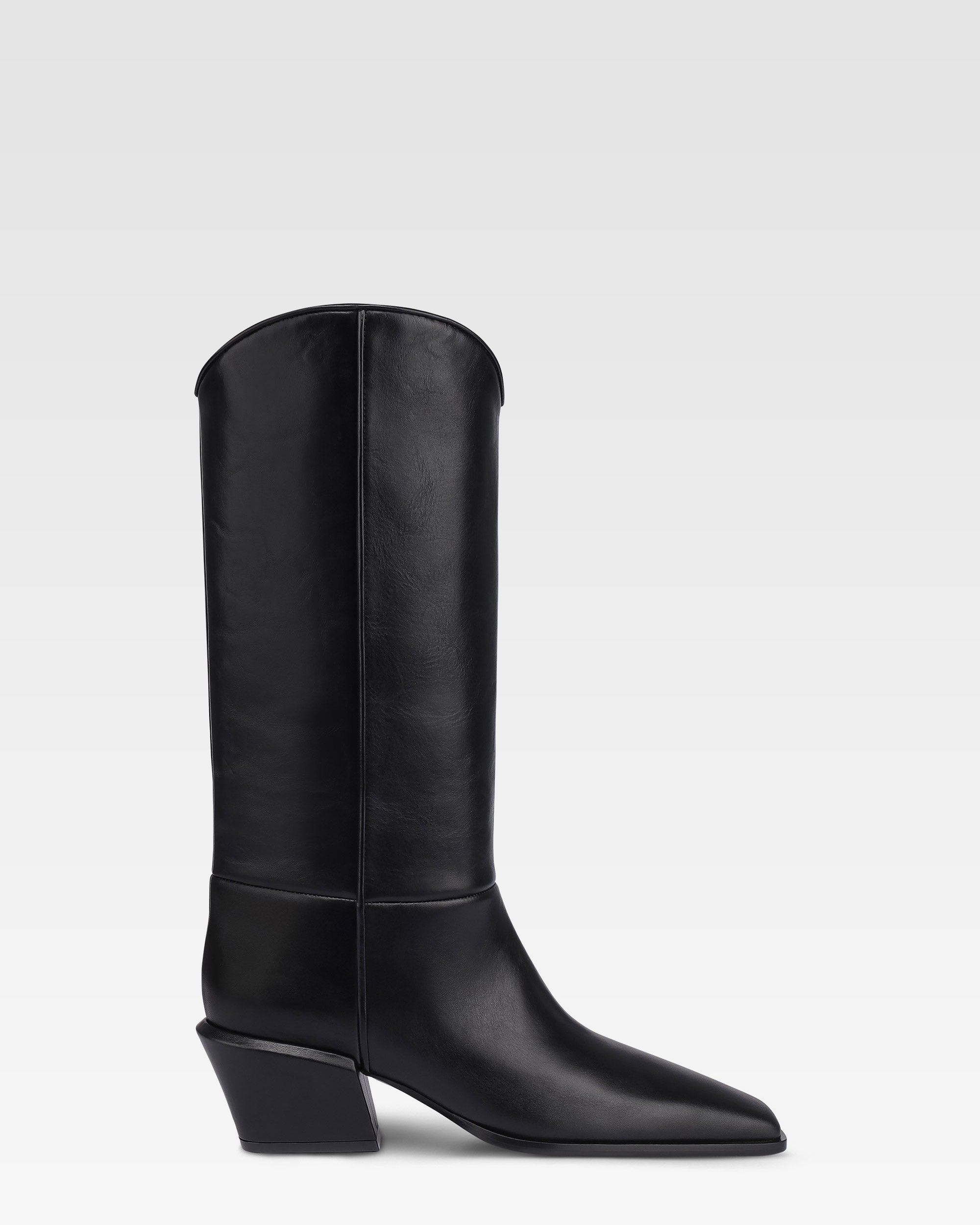 Boots in black calf leather